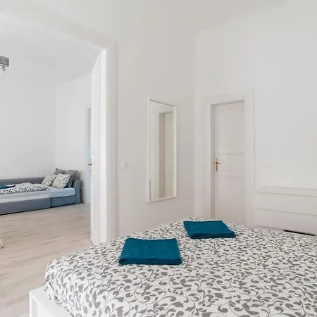 New Ultra-central Design * Budapeşte