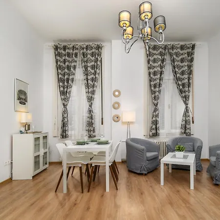 New Ultra-central Design * Budapeste