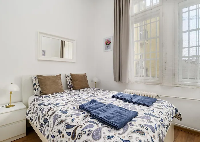 New Ultra-central Design Budapeste