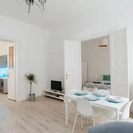 New Ultra-central Design Apartment *