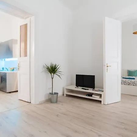 New Ultra-central Design Budapest