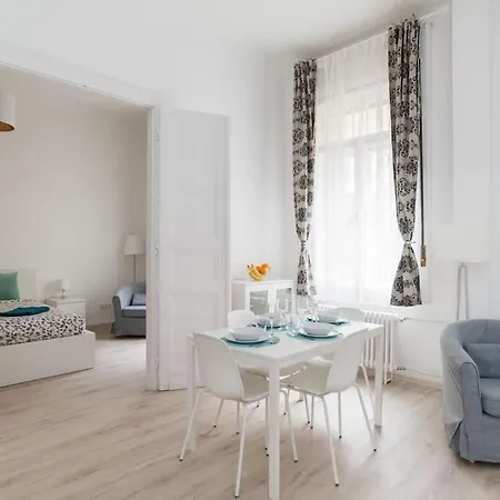 New Ultra-central Design Apartment *