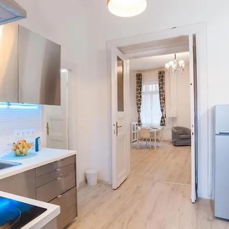 Apartmán New Ultra-central Design *