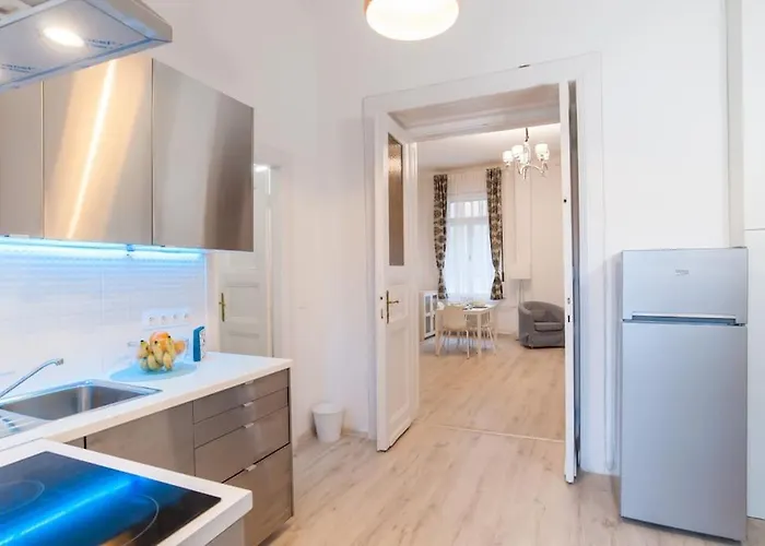 Apartmán New Ultra-central Design *